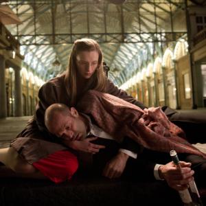 Still of Jason Statham and Agata Buzek in Kolibrio efektas (2013)