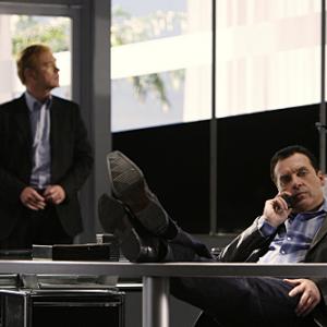 Still of David Caruso and Tom Sizemore in CSI Majamis (2002)