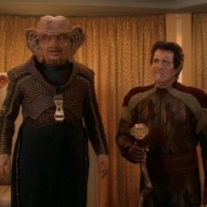 Still of Wallace Shawn and Tiny Ron in Star Trek: Deep Space Nine (1993)