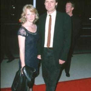 Bill Pullman and Tamara Pullman at event of Instinct (1999)