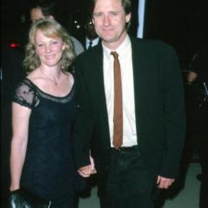 Bill Pullman and Tamara Pullman at event of Instinct (1999)