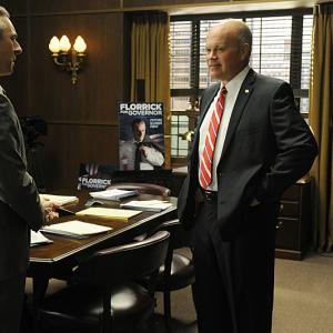 Still of Alan Cumming and Mike Pniewski in The Good Wife (2009)