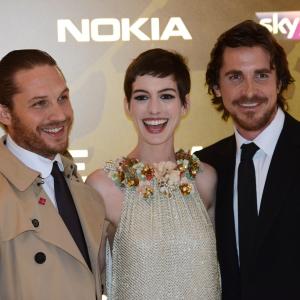 Christian Bale, Anne Hathaway and Tom Hardy at event of Tamsos riterio sugrizimas (2012)
