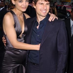 Tom Cruise and Katie Holmes at event of Betmenas: Pradzia (2005)