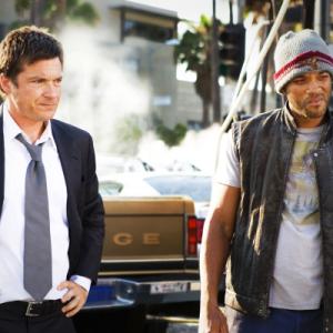 Still of Will Smith and Jason Bateman in Hankokas (2008)