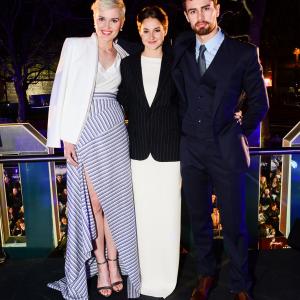 Shailene Woodley Theo James and Veronica Roth at event of Insurgente 2015