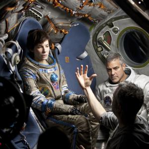 Sandra Bullock George Clooney and Alfonso Cuarn in Gravitacija 2013
