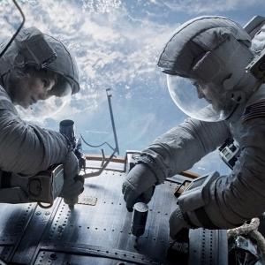 Still of Sandra Bullock and George Clooney in Gravitacija 2013