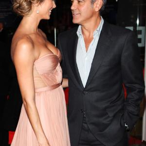George Clooney and Stacy Keibler at event of Paveldetojai 2011