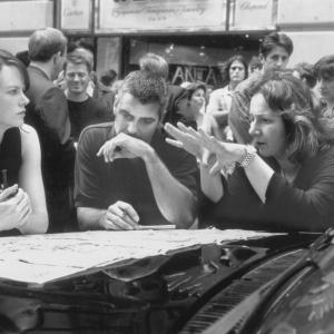 Still of George Clooney Nicole Kidman and Mimi Leder in Taikdarys 1997