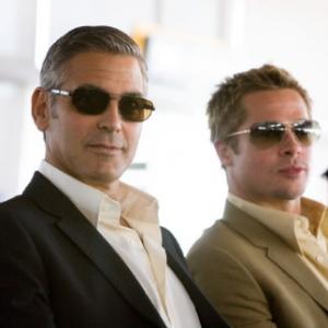 Still of Brad Pitt and George Clooney in Ocean's Thirteen (2007)