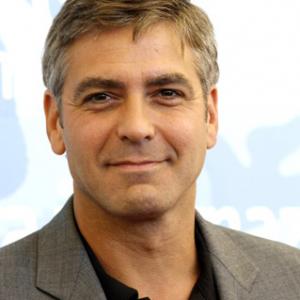 George Clooney at event of Nepakenciamas ziaurumas 2003