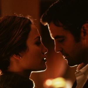 Still of George Clooney and Jennifer Lopez in Out of Sight (1998)
