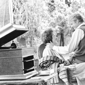Still of Robert Redford and Meryl Streep in Out of Africa 1985