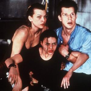 Still of Milla Jovovich Eric Mabius and Michelle Rodriguez in Absoliutus blogis 2002