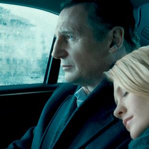 Still of Liam Neeson and January Jones in Nezinomas (2011)