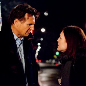 Still of Julianne Moore and Liam Neeson in Kloja 2009