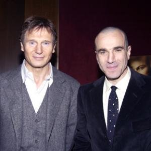Daniel Day-Lewis and Liam Neeson at event of Empire (2002)