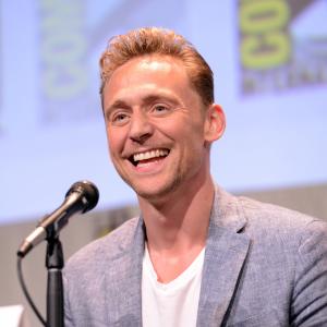 Tom Hiddleston at event of Purpurine kalva (2015)