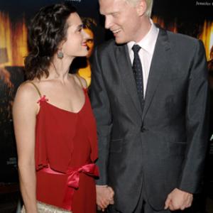 Jennifer Connelly and Paul Bettany at event of Dark Water 2005