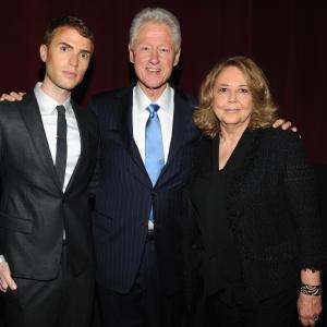 Bill Clinton, Linda Bloodworth-Thomason and Shane Bitney Crone at event of Bridegroom (2013)