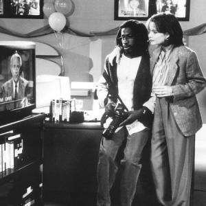 Still of Michelle Pfeiffer and Glenn Plummer in Up Close & Personal (1996)