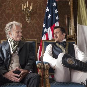 Still of Kris Kristofferson and Oliver Martinez in Texas Rising 2015