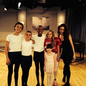 Ashlyn on the set of Bella and the Bulldogs with Jackie Radinsky Buddy Handleson Coy Stewart Brec Bassinger and dance instructor Apphia Noel