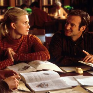 Still of Robin Williams and Monica Potter in Patch Adams 1998