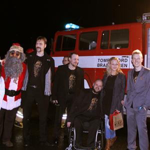 Actress NinaShanett Arntsen actor Tormod Lien producer Kim Haldorsen director Magne Steinsvoll director PerIngvar Tomren Jenny Utheim and director of photography Raymond Volle as they arrived at the premiere of OHellige Jul! in a fire truck