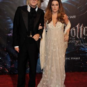 Lisa Marie Presley at event of Haris Poteris ir mirties relikvijos. 1 dalis (2010)