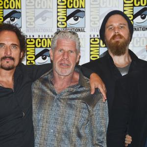 Ron Perlman, Kim Coates, Charlie Hunnam and Ryan Hurst at event of Sons of Anarchy (2008)