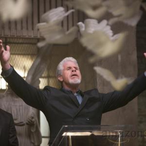 Still of Ron Perlman and Julian Morris in Hand of God 2014