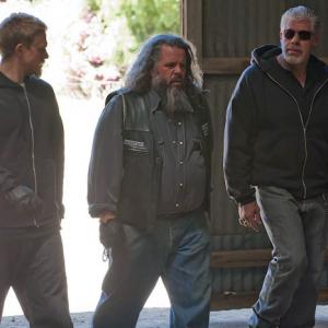 Still of Ron Perlman Charlie Hunnam and Mark Boone in Sons of Anarchy 2008