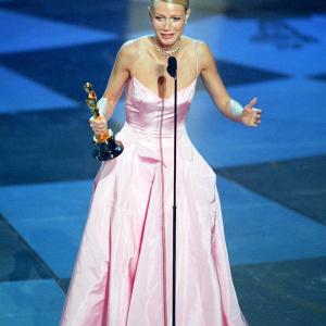 Gwyneth Paltrow at event of The 71st Annual Academy Awards (1999)
