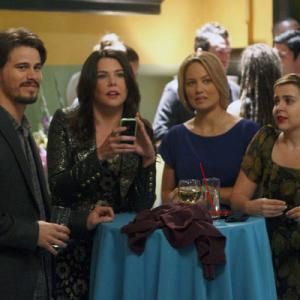 Still of Erika Christensen Lauren Graham Jason Ritter and Mae Whitman in Parenthood 2010