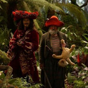 Still of Richard Briers and Jason Isaacs in Peter Pan 2003