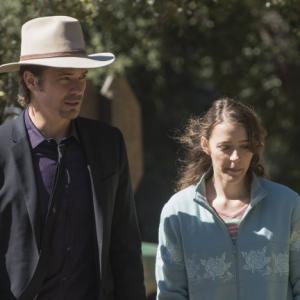 Still of Timothy Olyphant and Abby Miller in Justified (2010)