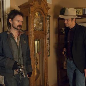 Still of Jeremy Davies and Timothy Olyphant in Justified 2010