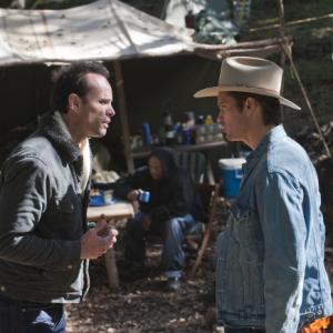 Still of Walton Goggins and Timothy Olyphant in Justified 2010