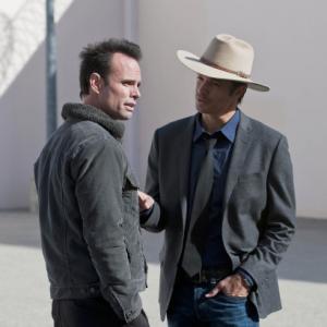 Still of Walton Goggins and Timothy Olyphant in Justified (2010)