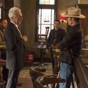 Still of Scott Grimes, Timothy Olyphant and Jacob Pitts in Justified (2010)