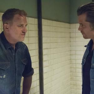 Still of Michael Rapaport and Timothy Olyphant in Justified 2010