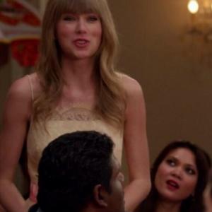 Still shot of Kimberly Pal and Taylor Swift in FOX tv show New Girl