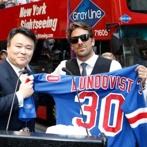 Henrik Lundqvist presents his jersey to David W Chien at Ride of Fame Induction Ceremony August 31st 2010