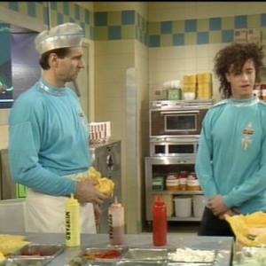 Still of Pauly Shore and Ed ONeill in Vedes ir turi vaiku 1987