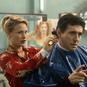 Still of Patricia Arquette and Gabriel Byrne in Stigmata (1999)