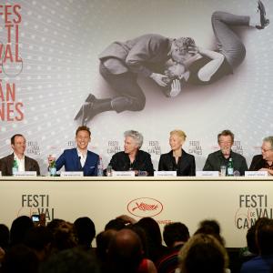 John Hurt, Jim Jarmusch, Henri Behar, Reinhard Brundig, Tilda Swinton and Tom Hiddleston at event of Isgyvena tik mylintys (2013)