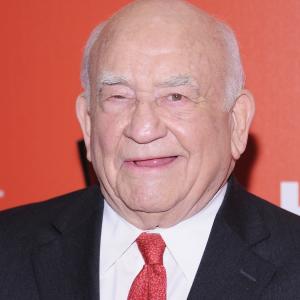 Edward Asner at event of Too Big to Fail (2011)