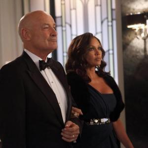 Still of Vanessa Williams and Terry O'Quinn in 666 Park Avenue (2012)
